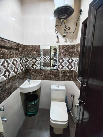 Team Area in 3.5 BHK Builder Floor at Mansarover Garden – for Rent