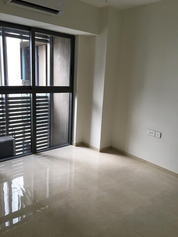Room in 2 BHK Apartment at Lodha Altia, Wadala – for Rent