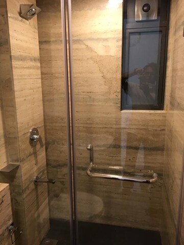 Furnished Amenities in 2 BHK Apartment at Lodha Altia, Wadala – for Rent