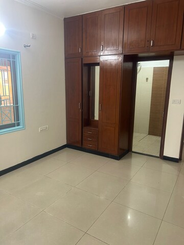 Room in 2 BHK Builder Floor at Koramangala – for Rent