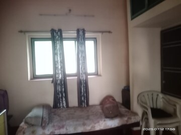 Bedroom in Studio Apartment at Alkapuri – for Rent