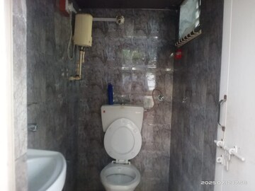 Attached Bathroom in Studio Apartment at Alkapuri – for Rent