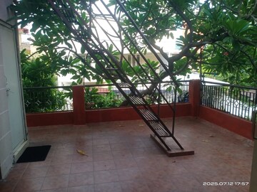 Studio Apartment – Exterior View View at Alkapuri - for Rent