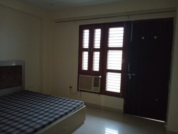 Room in 2 BHK Apartment at Gaur City-2, Gaur City 2 – for Rent