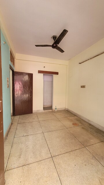 Master Bedroom in 1 BHK Builder Floor at Dilshad Colony – for Rent