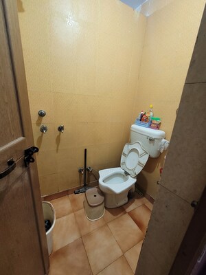 Furnished Amenities in 2 BHK Builder Floor at Dilshad Colony – for Sale