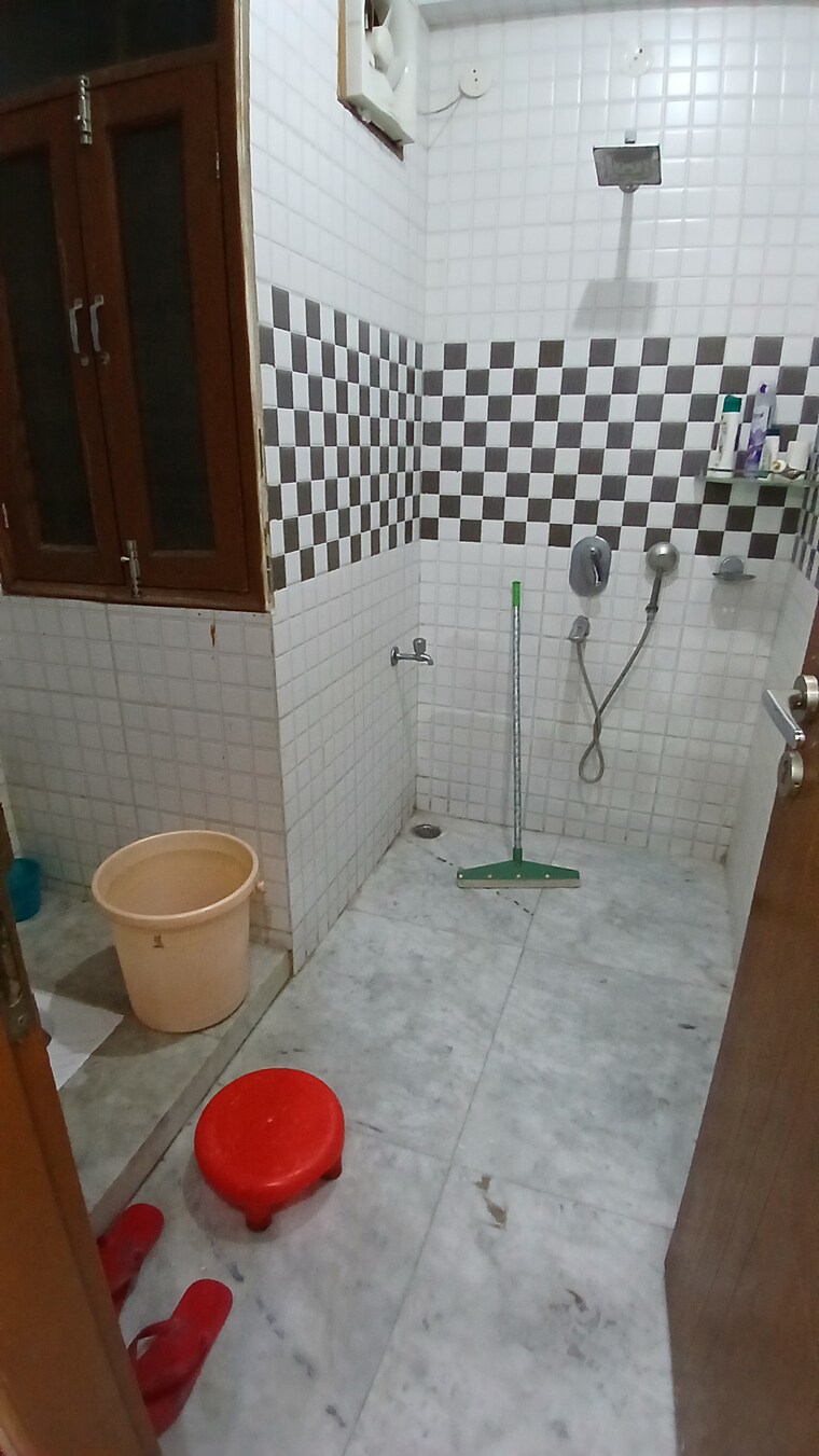 Bathroom, shaheen bagh 3 Bedroom 990 Sq.Ft. Apartment In Shaheen Bagh Delhi 8991551