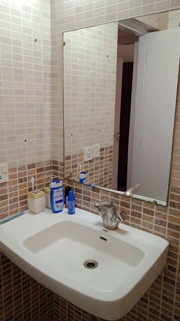 Bathroom in 2 BHK Apartment at DLF Silver Oaks, Sector 26 – for Rent