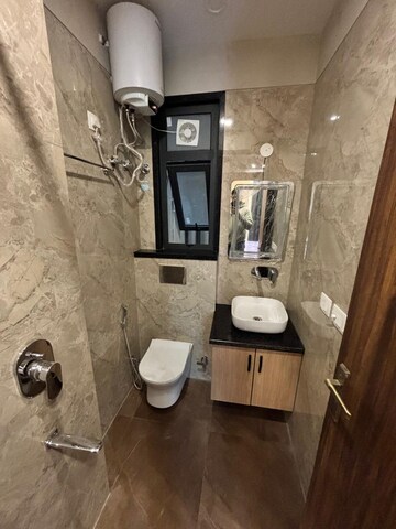 Bathroom in 2 BHK Builder Floor at Central Park I, Sector 42 – for Rent