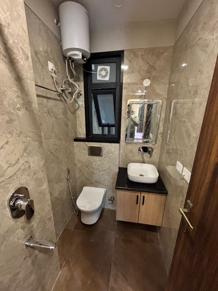 Bathroom, central-park-i 2 Bedroom 1050 Sq.Ft. Builder Floor In Sector 42 Gurgaon 8991569