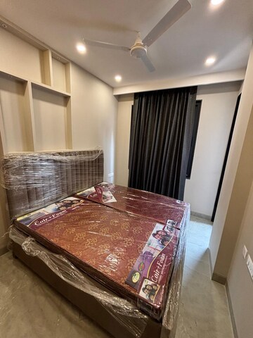 Bedroom in 2 BHK Builder Floor at Central Park I, Sector 42 – for Rent