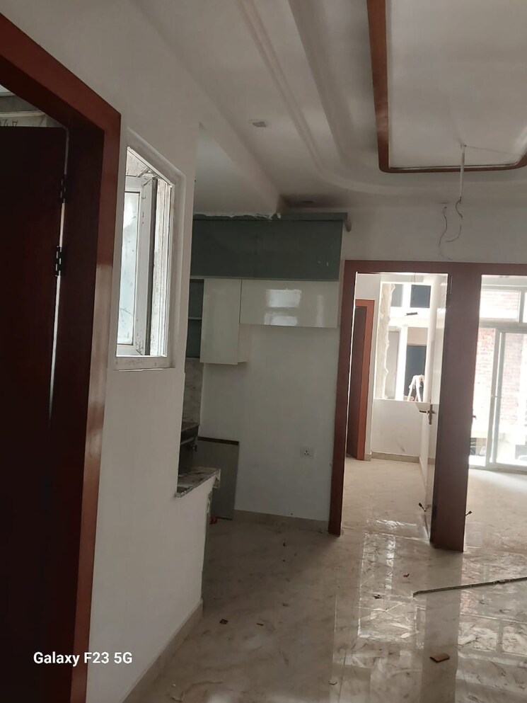 Room, sunshine-apartments-sector-73 1 Bedroom 600 Sq.Ft. Apartment In Sector 73 Noida 8991574