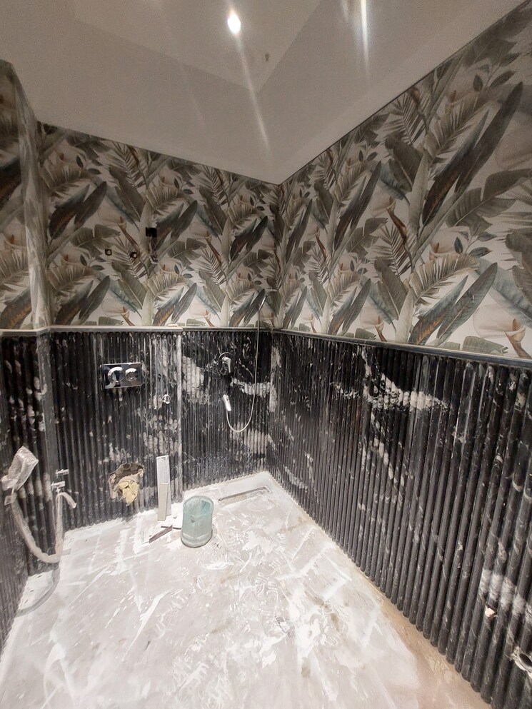 Attached Bathroom, gujranwala town 3 Bedroom 160 Sq.Yd. Builder Floor In Gujranwala Town Delhi 8991577