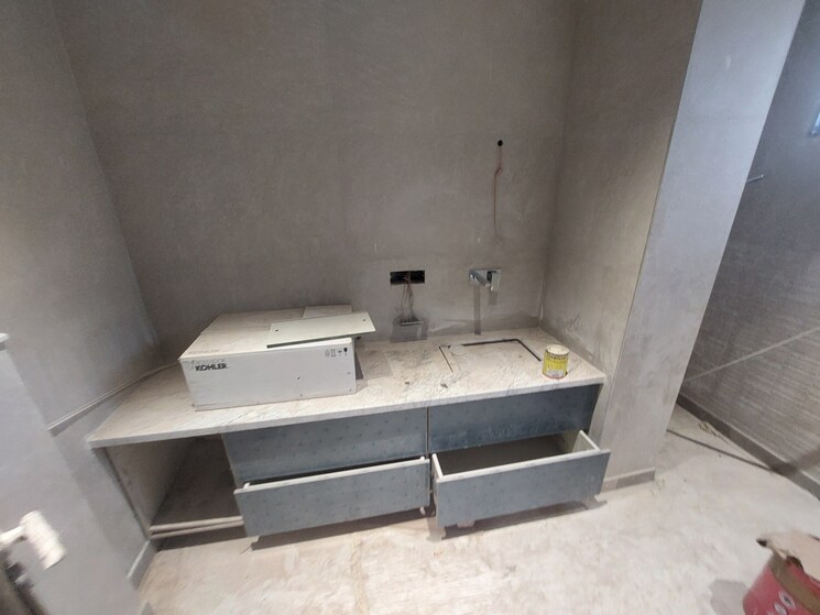 undefined, gujranwala town 3 Bedroom 160 Sq.Yd. Builder Floor In Gujranwala Town Delhi 8991577