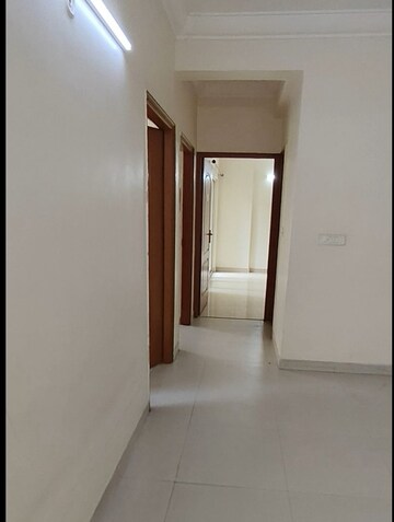 Room in 3 BHK Apartment at Trident Embassy, Sector 1 Greater Noida – for Rent