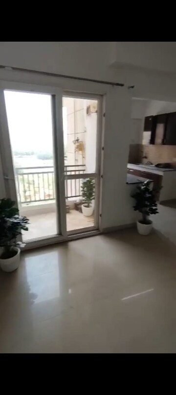 Room in 2.5 BHK Apartment at Eros Sampoornam, Sector 2 Greater Noida – for Rent