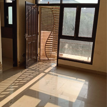 Room in 3.5 BHK Builder Floor at Wave Floors Premium, Wave City – for Rent