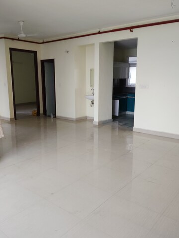Room in 3.5 BHK Apartment at Kursi Road – for Rent