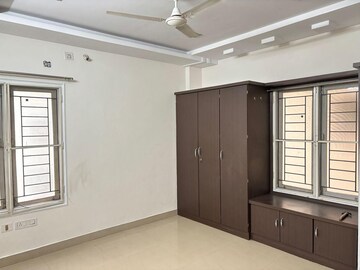 Room in 2 BHK Builder Floor at Madhapur – for Rent