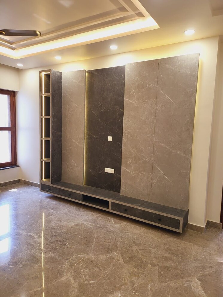 Room, bptp-parkland 3.5 Bedroom 1800 Sq.Ft. Builder Floor In Sector 75 Faridabad 8991666