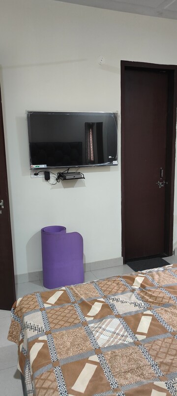 Furnished Amenities in 1 BHK Builder Floor at Ansal Palam Triangle, Palam Vihar Extension – for Rent