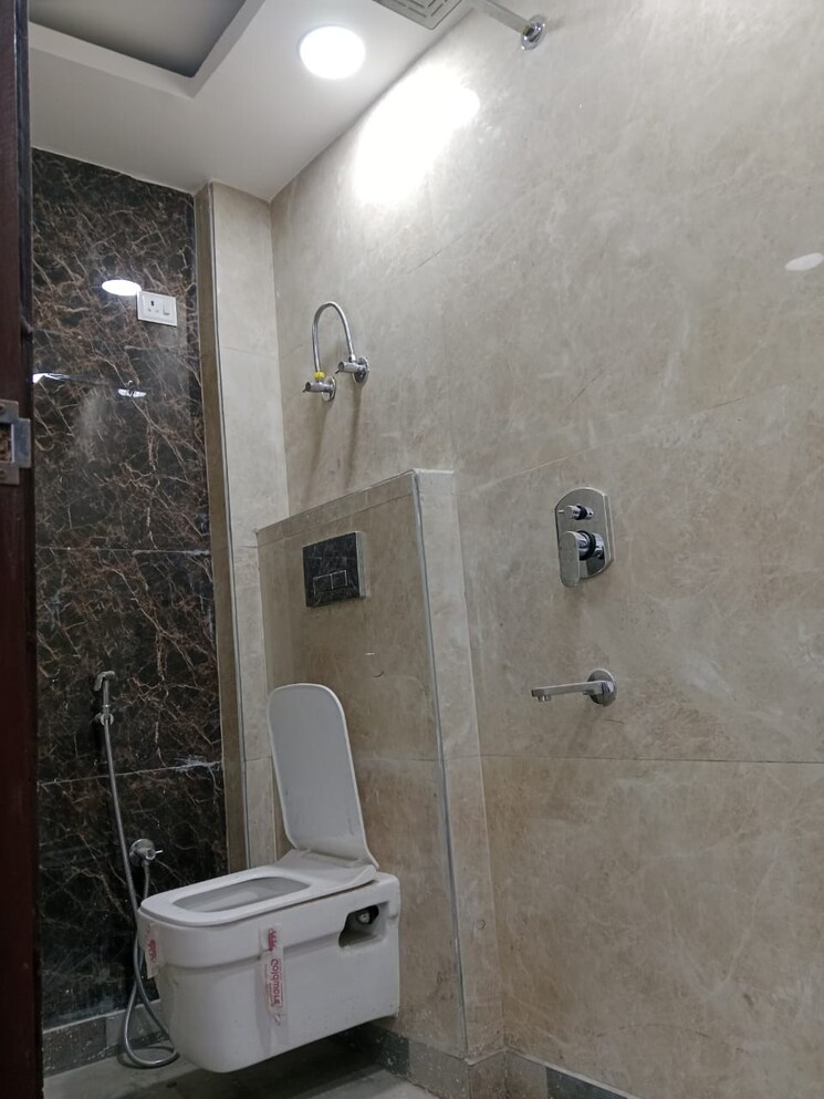 Bathroom, govindpuri 3 Bedroom 900 Sq.Ft. Builder Floor In Govindpuri Delhi 8991707