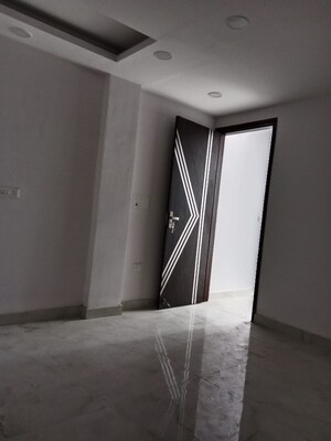 Building Lobby in 3 BHK Builder Floor at Govindpuri – for Sale