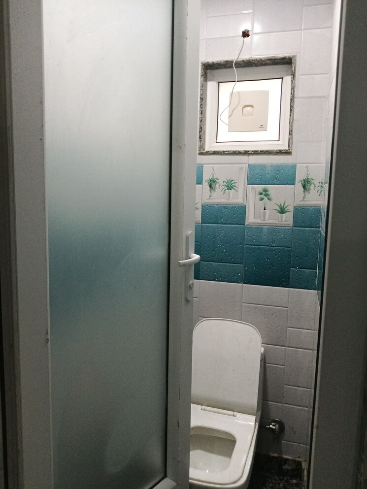 Bathroom, karol bagh 2 Bedroom 650 Sq.Ft. Apartment In Karol Bagh Delhi 8991718