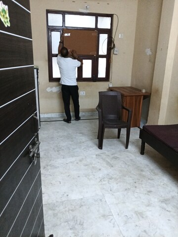 Room in 2 BHK Apartment at Karol Bagh – for Rent