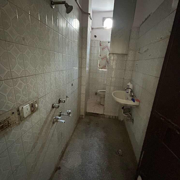 Attached Bathroom, kotla mubarakpur 1 Bedroom 500 Sq.Ft. Builder Floor In Kotla Mubarakpur Delhi 8991720