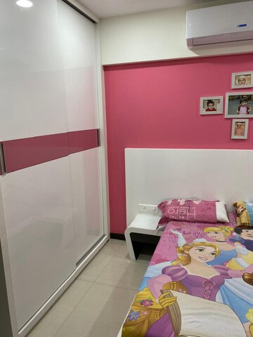 Bedroom in 4 BHK Apartment at Lodha Sterling, Kolshet Road – for Rent