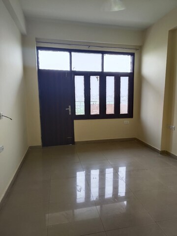 Room in 4 BHK Apartment at Civitech Sampriti, Sector 77 – for Rent