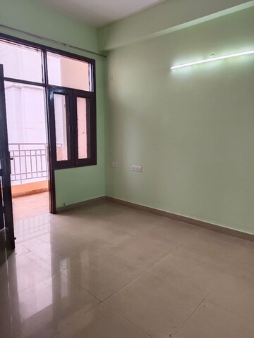 Room in 4 BHK Apartment at Civitech Sampriti, Sector 77 – for Rent