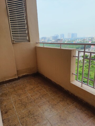 Room in 4 BHK Apartment at Civitech Sampriti, Sector 77 – for Rent