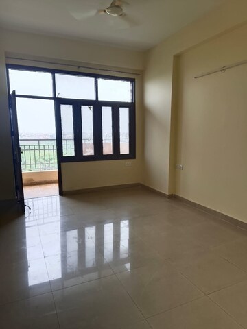 Room in 4 BHK Apartment at Civitech Sampriti, Sector 77 – for Rent