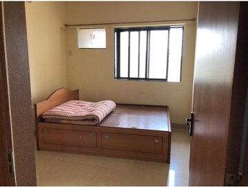 Bedroom in 2 BHK Apartment at Shah Arcade II, Malad East – for Rent