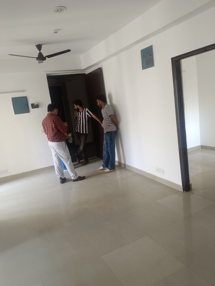  Parking, express-zenith 2 Bedroom 675 Sq.Ft. Apartment In Sector 77 Noida 8991778