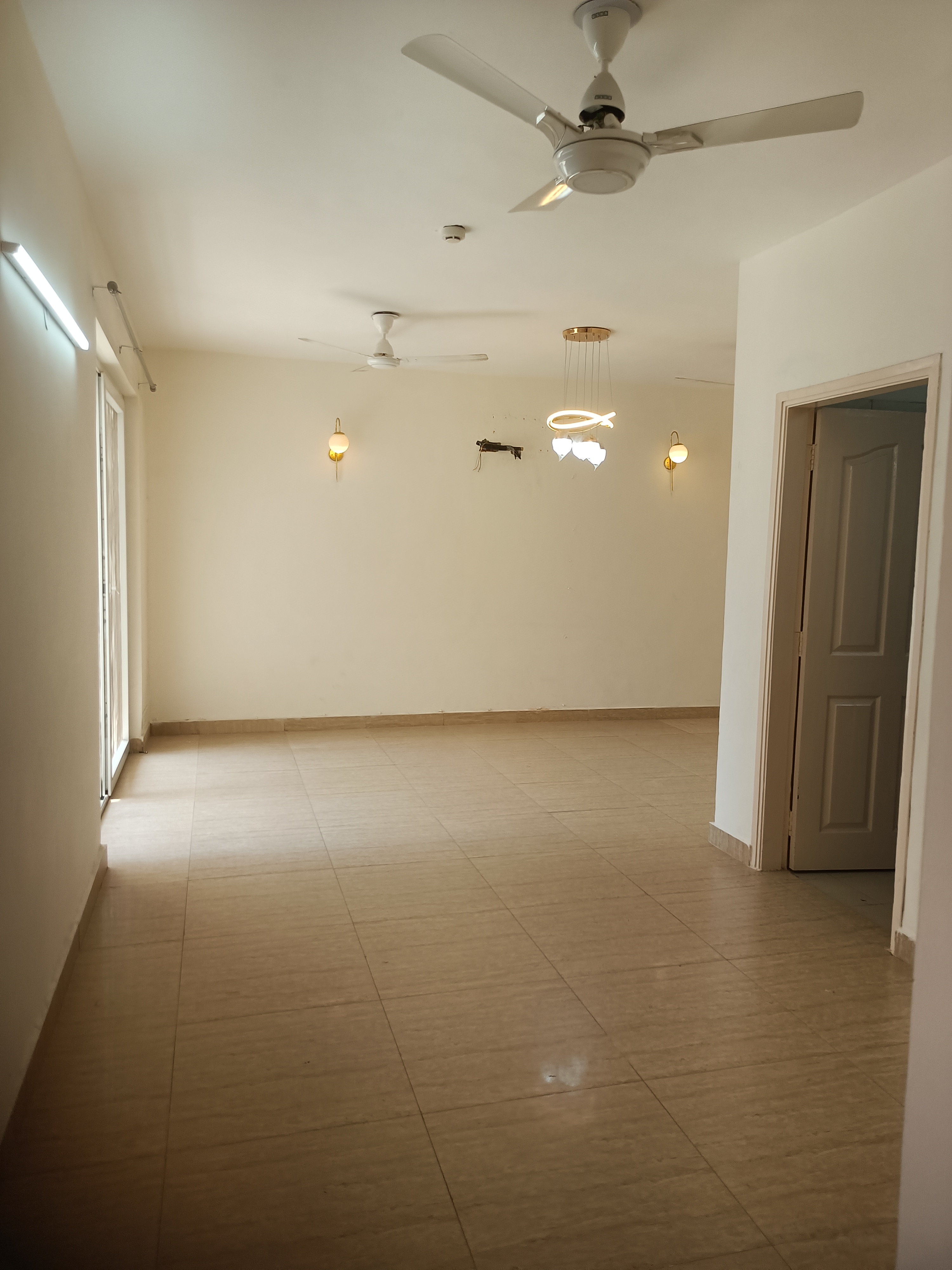 3 BHK + Servant Room Apartment For Rent in Lotus Panache