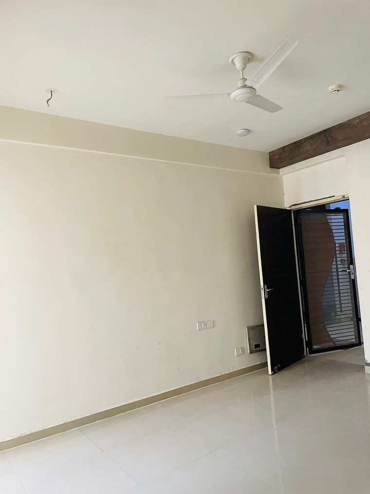 Room, ml-73-avenue 2 Bedroom 1050 Sq.Ft. Builder Floor In Sector 73 Noida 8991819