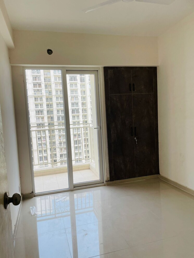 Room, ml-73-avenue 2 Bedroom 1050 Sq.Ft. Builder Floor In Sector 73 Noida 8991819