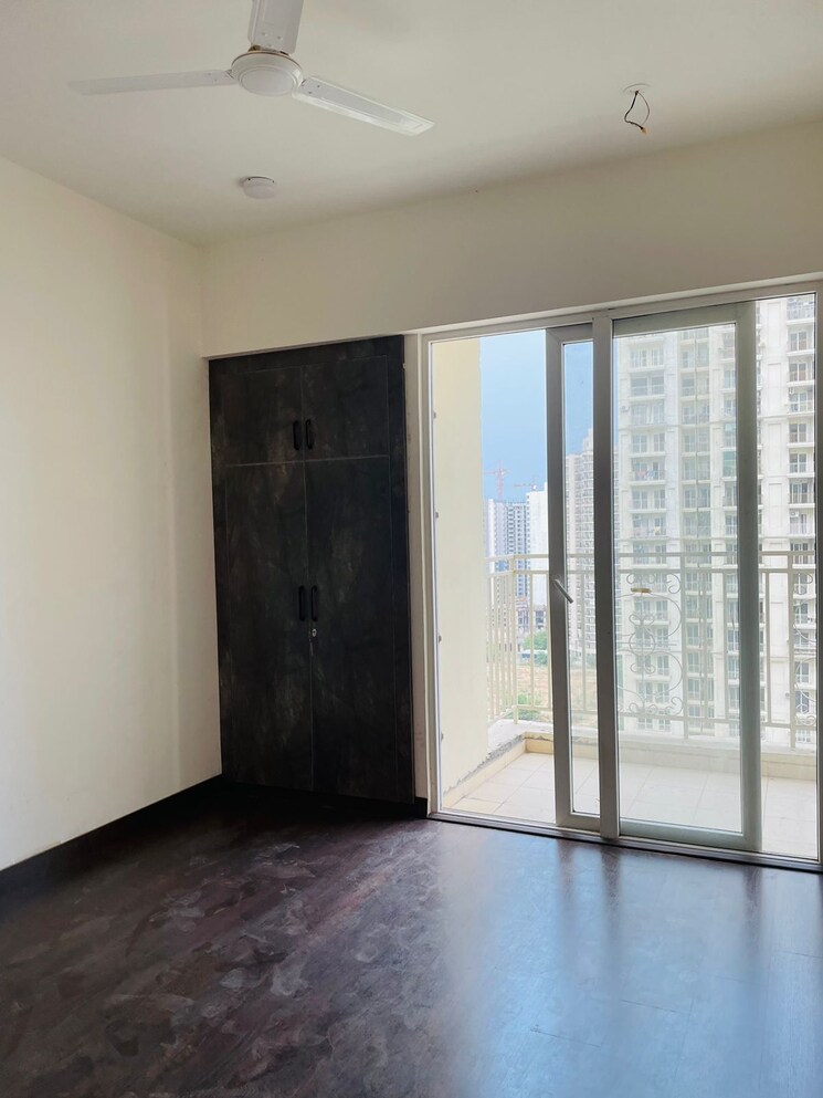 Room, ml-73-avenue 2 Bedroom 1050 Sq.Ft. Builder Floor In Sector 73 Noida 8991819