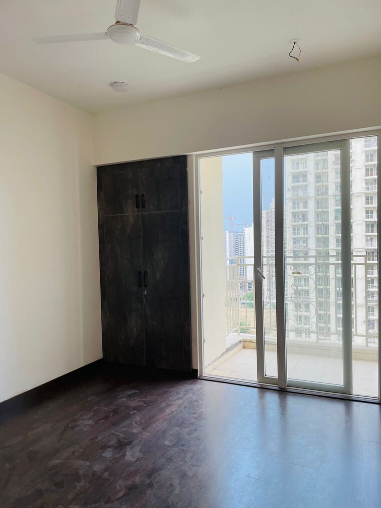 Room, ml-73-avenue 2 Bedroom 1050 Sq.Ft. Builder Floor In Sector 73 Noida 8991819