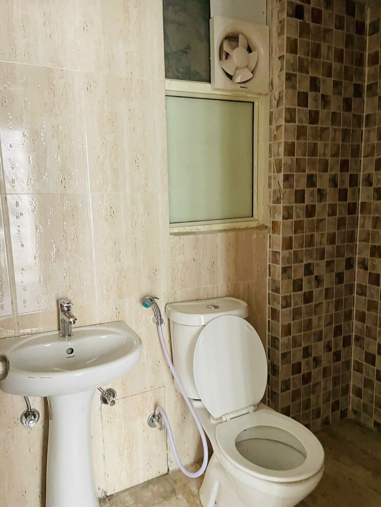 Bathroom, ml-73-avenue 2 Bedroom 1050 Sq.Ft. Builder Floor In Sector 73 Noida 8991819