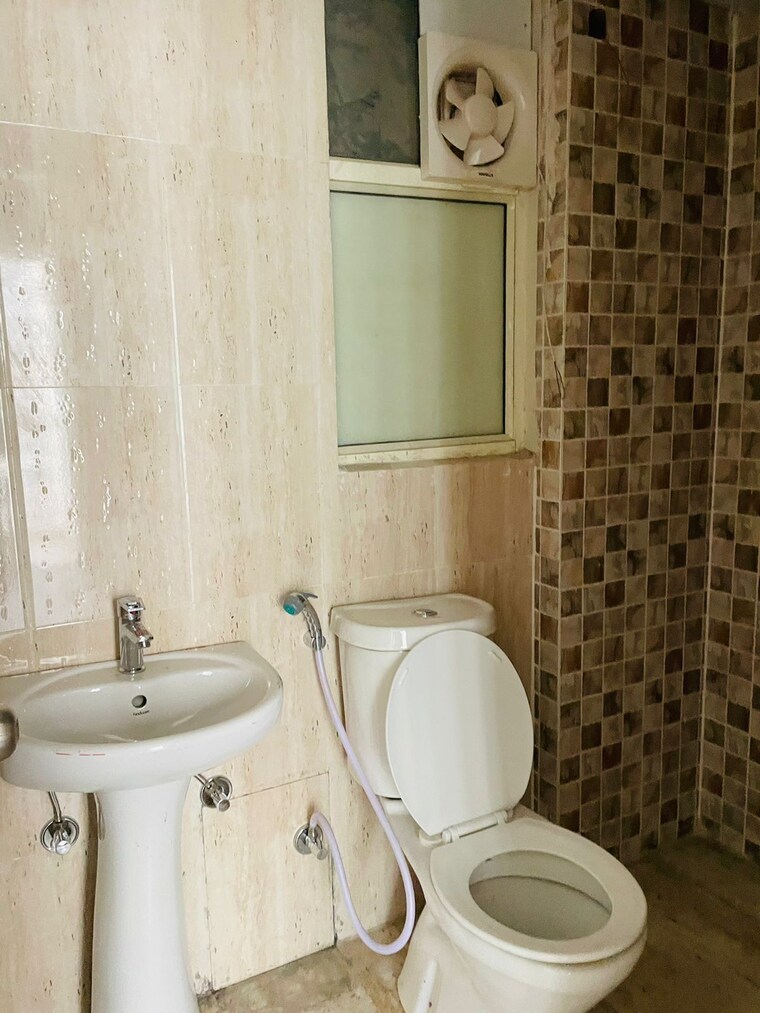 Bathroom, ml-73-avenue 2 Bedroom 1050 Sq.Ft. Builder Floor In Sector 73 Noida 8991819