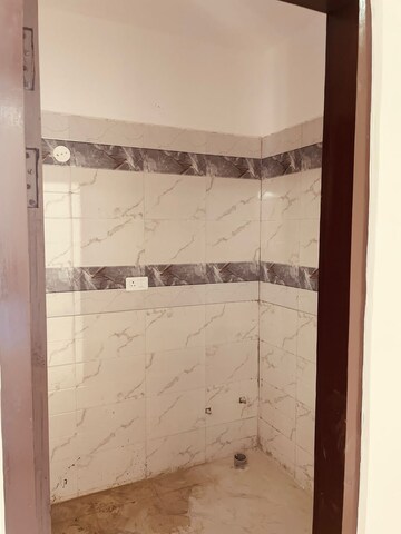 Bathroom in 4 BHK Villa at Sindhuja Greens, Sector 10 Greater Noida – for Rent