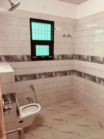 Bathroom in 4 BHK Villa at Sindhuja Greens, Sector 10 Greater Noida – for Rent