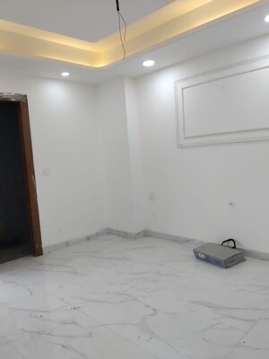 Room in 2 BHK Builder Floor at Sector 73 – for Sale