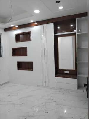 Room in 2 BHK Builder Floor at Sector 73 – for Sale