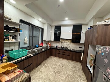 Kitchen in 3.5 BHK Builder Floor at Sector 27 – for Rent