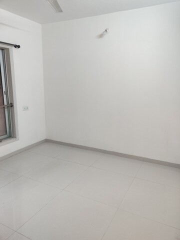 Furnished Amenities in 2 BHK Apartment at Romell Diva, Malad West – for Rent